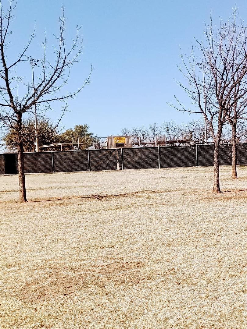 Memories of great friendships made and many home runs over that fence. And a couple of fights Britni Earnest . Kasi Hutcherson . One child is banned for life. 🤣🤣🤣🤔🤔.I'll never tell. Field is named after one of my favor