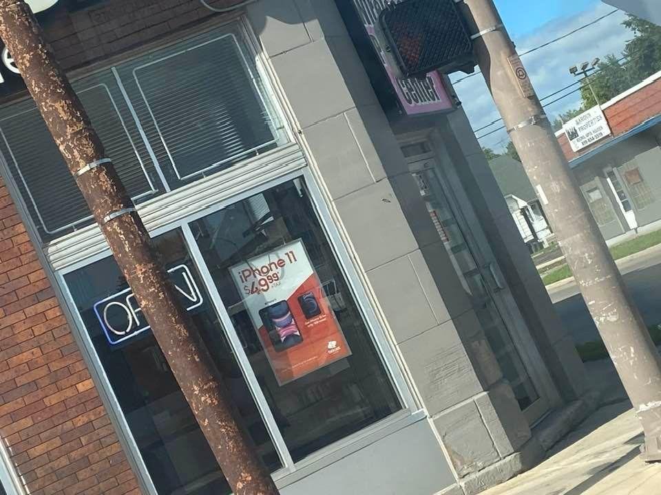It’s at boost people!!!! This location is the corner of East Broadway and Starr.