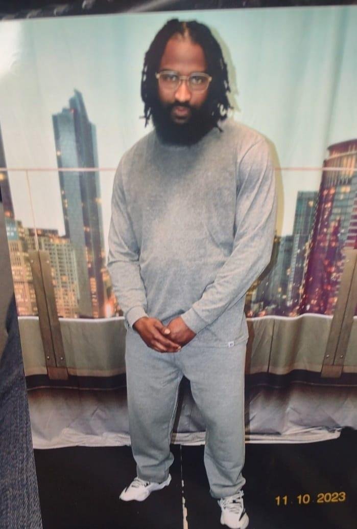 My boi coming the New Year looking healthy and content as ever ♥️ Just know we out here thinking about you more than u think and as always Miss and love you.. keep ur head up big man... Happy New Year and just think it's an