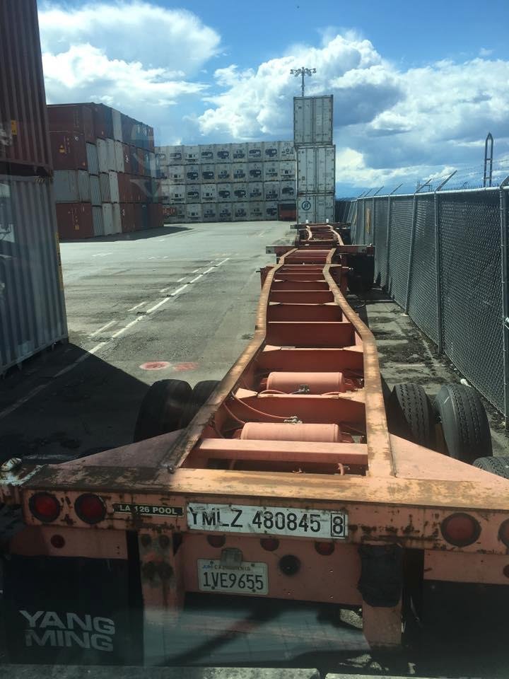 This is what longshoreman gets mad at truck driver on the ports
