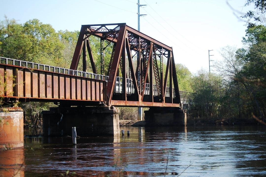 "Way down upon the Suwannee River..........."
Actually, it's about 3.5 miles from home !!!