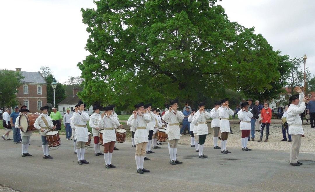 Colonial fife and drum corps