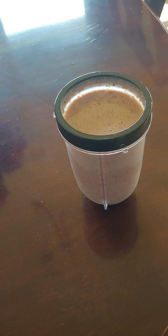 Afternoon snack
2 eggs, 2 tbs flax seeds, Strawberries, Mangos
Blueberries and Almond milk. Sho is good.
