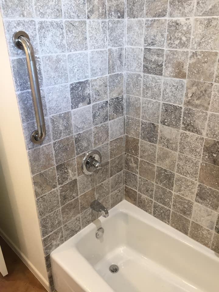 I think Greg did a great job on the tub surround! Like to give him a 👍.
