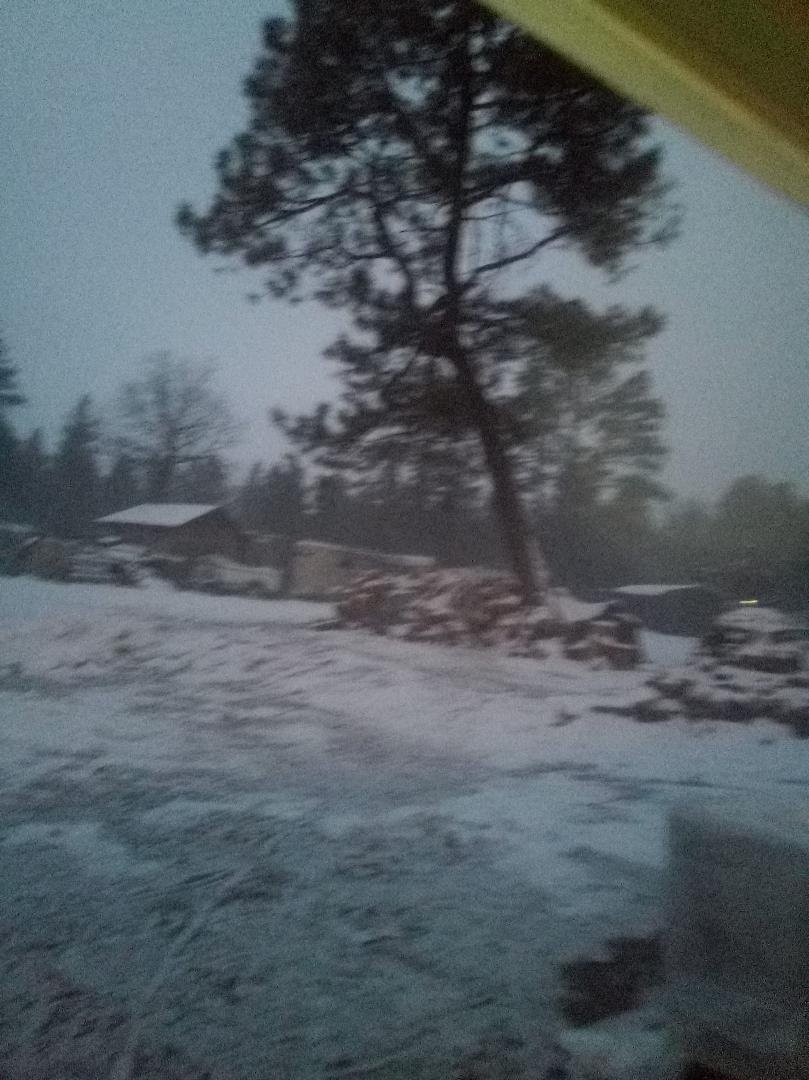 After shoveling snow this morning it's starting up again 😋