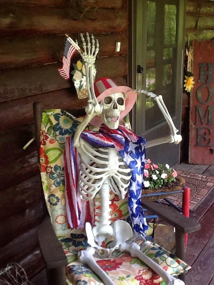 "Red" is VERY patriotic🇱🇷😱🎈. My new poseable skeleton....Red skeleton....get it?😂