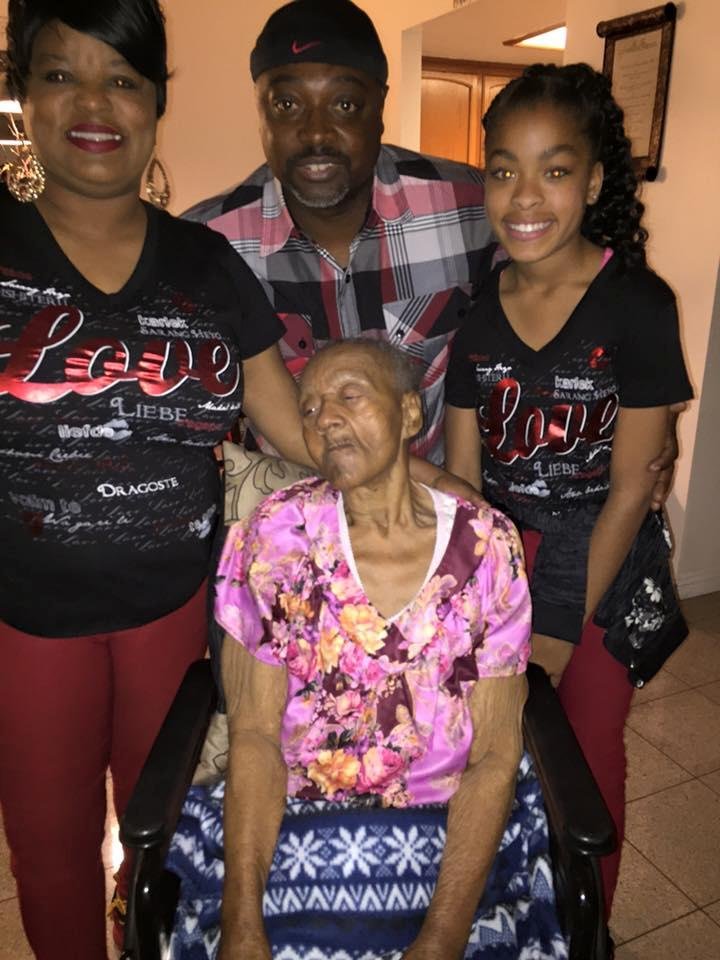 Loria Clay's album, Mobile Uploads