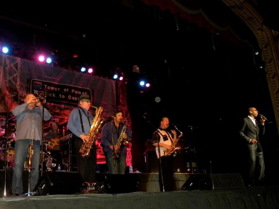 The band with vocalist Larry Braggs on the suprprise of the night, a gorgeous cover of "Me and Mrs Jones"