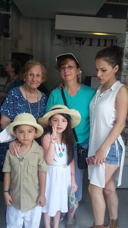 4 generations of beautiful people