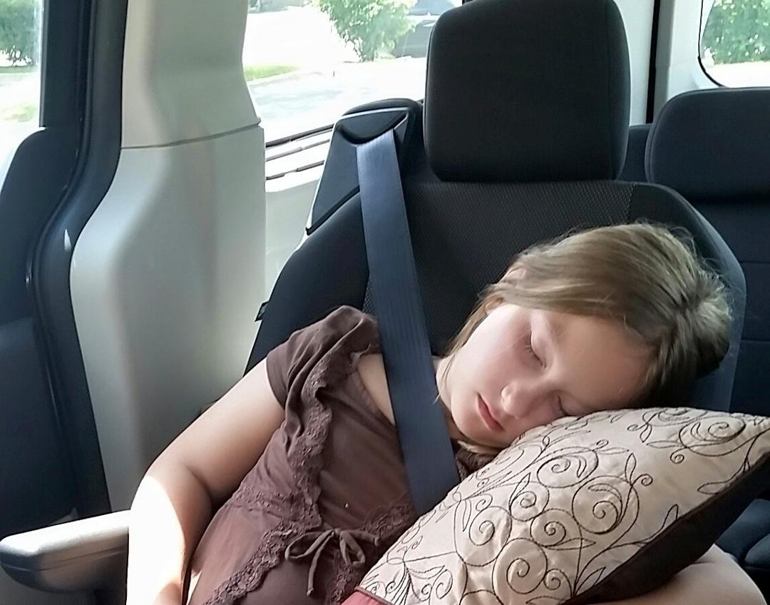 Last day of 4th grade for her and my poor Chelsea only made it 1 hour. I picked her up with a 102° fever. 😔😷