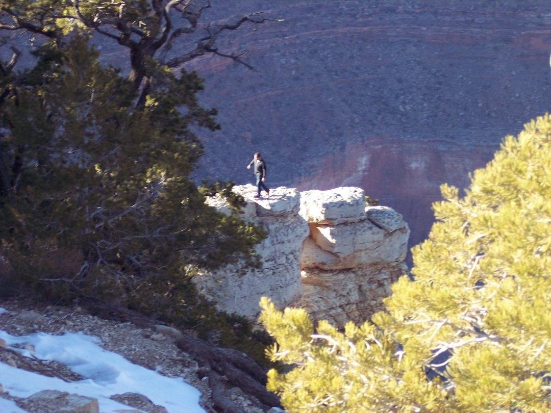 that's not me, just some other crazzee guy who must be on drugs, great view though.