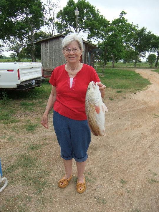 Think Mike's mom had a good Mother's Day.....went fishing and she caught a 26 1/2 inch Redfish that weighed about 7 1/2 lbs....not bad!