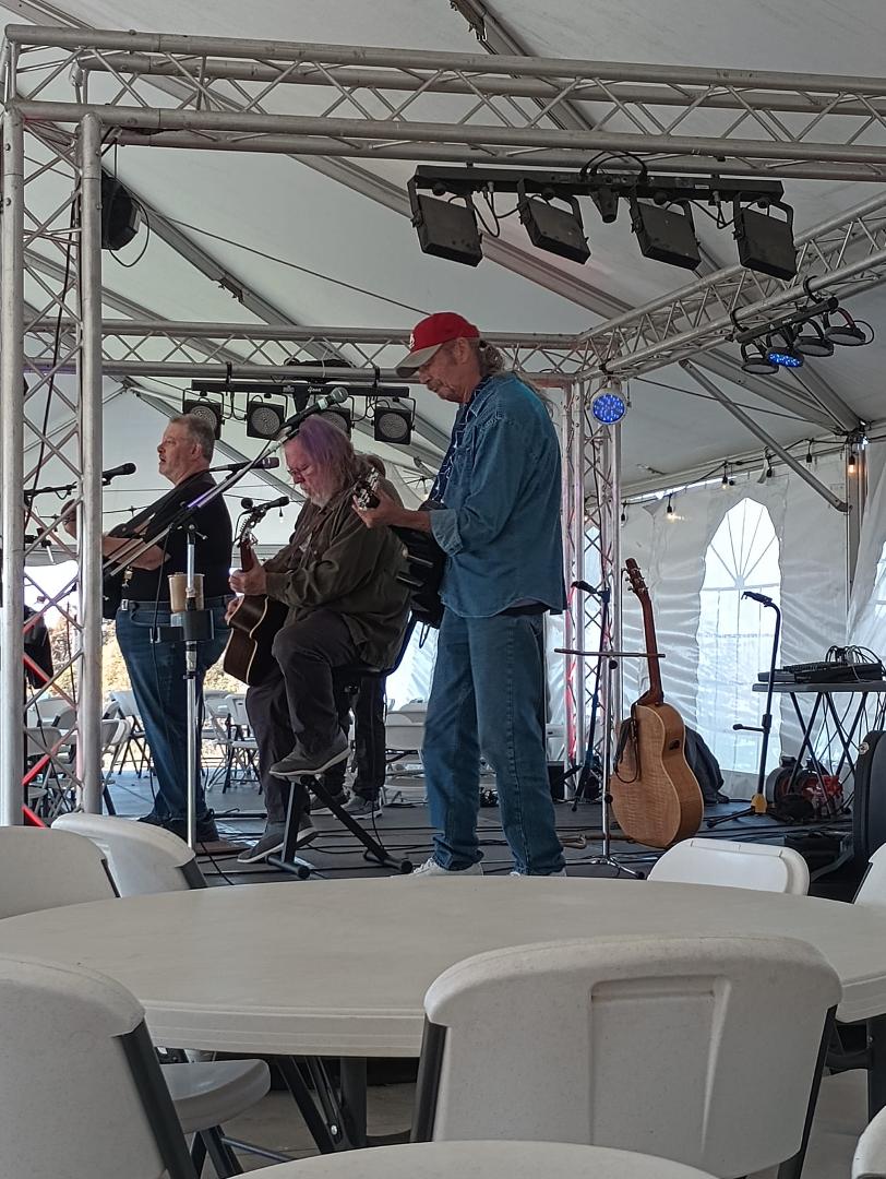 Chris Brown and the Four Horsemen at La Chance winery in DeSoto. Good stuff.