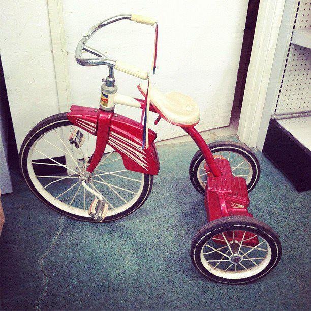 stole this pic from a friend, looks just like the one my Grandma Nell had!