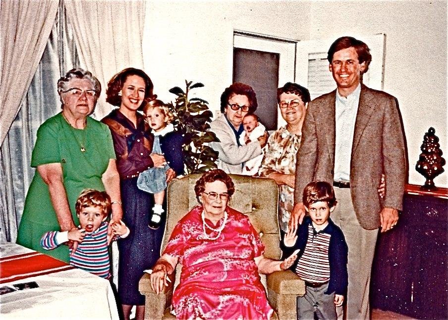 HUNT HERITAGE-Grandma w/ 3yr old Noelle, Nancy w/Helen, Freda w/ Stephanie, Barbara, Robert w/ Bobby and Aunt Mrytle in the middle , 1984