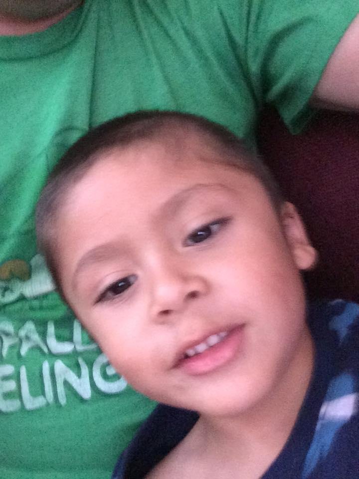 Going thru my phone I found a pic of this little guy who keeps calling me Bobby lol 😎