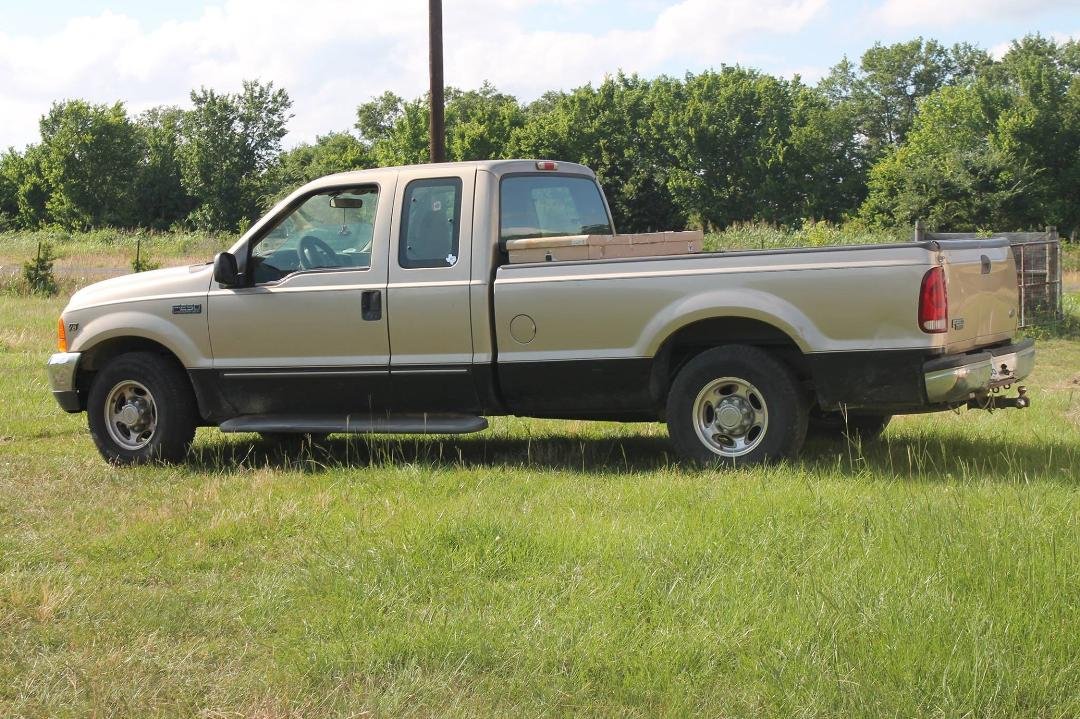 This is a picture of my 2000 Ford F-250. It and a 14 foot stock trailer purchased yesterday was stolen last night from my driveway. There is a reward of $500.00 for information of its return and identity of the scumbag POS