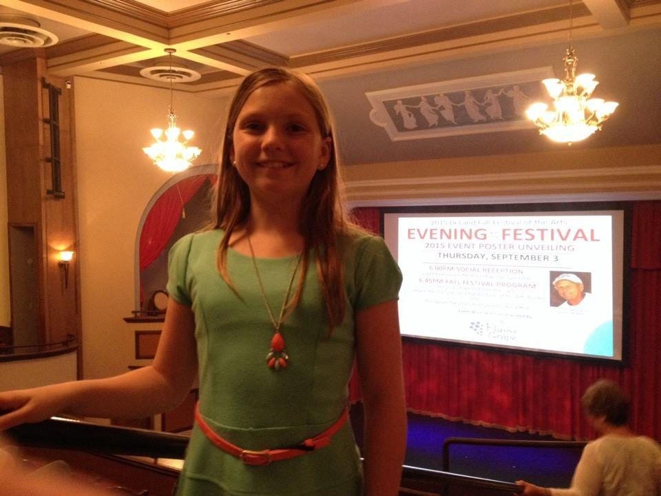 My drama queen Laurel and I are at the Athens theater waiting for Footloose to begin.