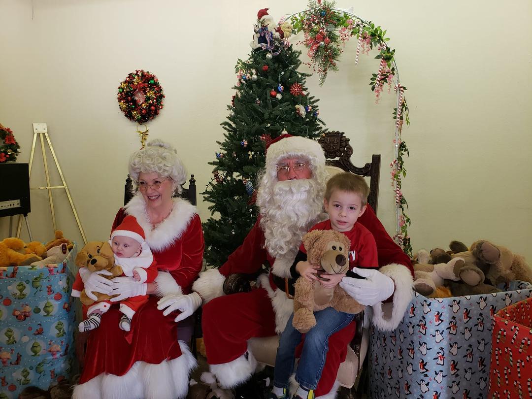 Kevin Guild, Ashley Lynne Guild, Will OBrien, Kathleen Guild the babes with Santa and Mrs. Claus.