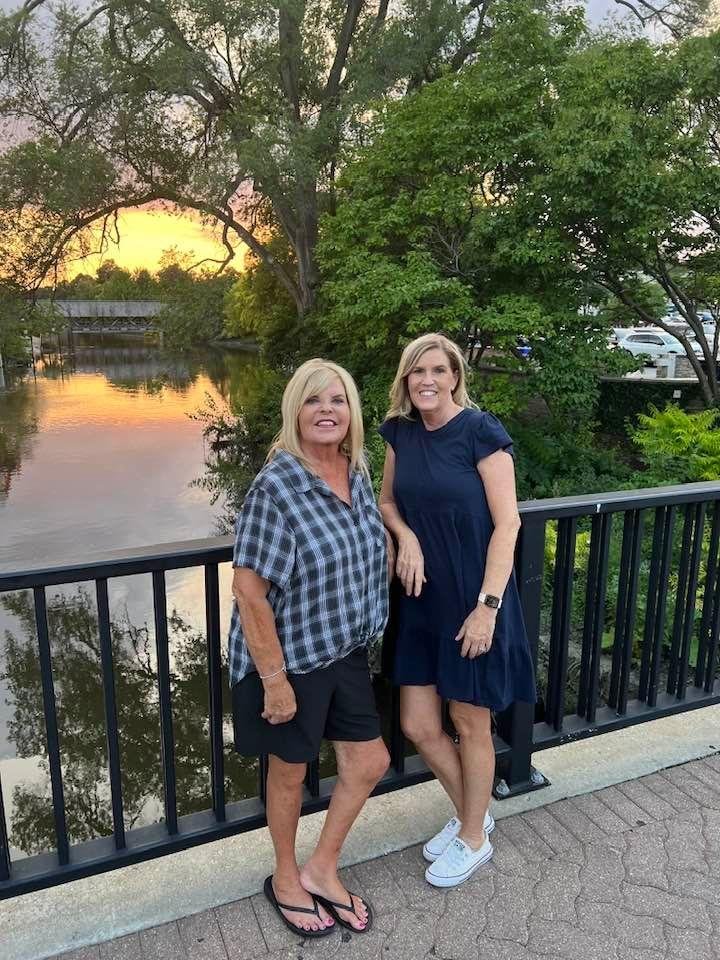 Such an amazing night with my sister at the river walk in downtown Naperville. Life is better when you spend it with family. Making memories together