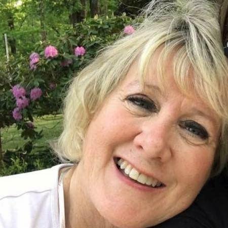 There will be a memorial service for Susan Beers Weishaar ...Saturday, September 9, 2017 at 10:30am: Location: St Joseph's Church, Danbury CT
Susie passed away on July 4, 2017
RECEPTION TO FOLLOW:
Danbury Yacht Club
20 Eas