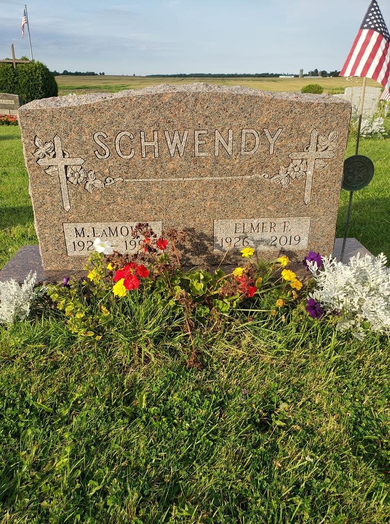 Thought I would stop and visit my grandparents 😢💖