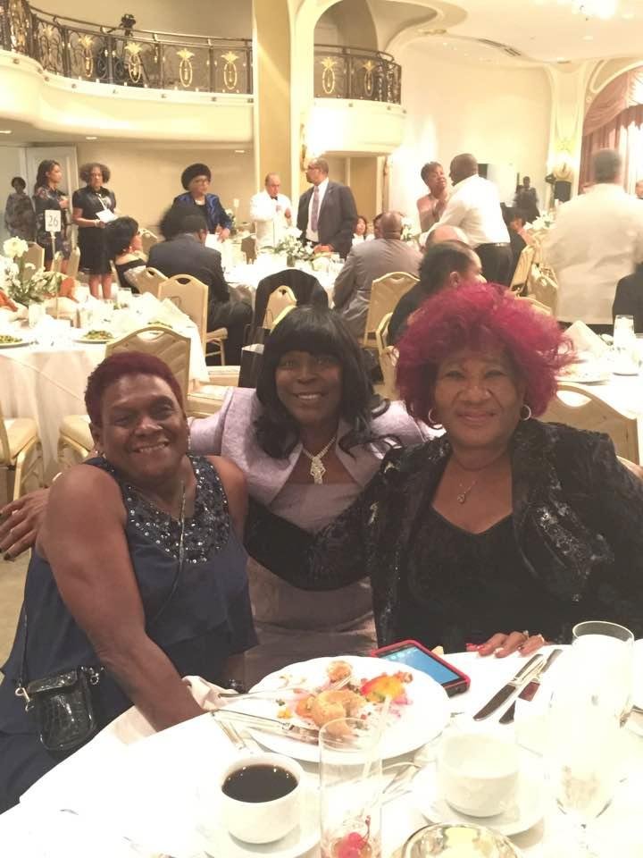 Heroes and Legends Awards - Beverly Hills Hotel: Jackie, Dot and Mary; just waiting to see Smokey Robinson