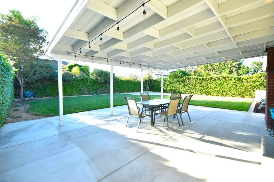 Beautiful Los Alamitos home in the highly coveted area of Rossmoor Highlands. Located in the award winning Los Alamitos school district including Rossmoor elementary, Oak middle and Los Alamitos high school. This home is a