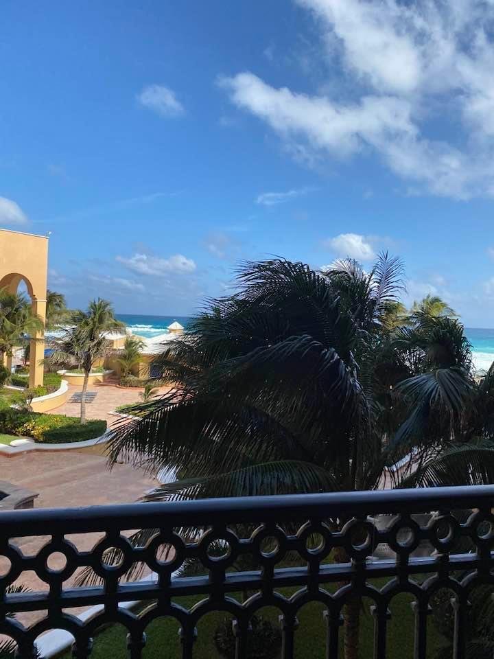 What could be better at the beach watching football🌴🌴🌴♥️🌴🌴🌴🌴