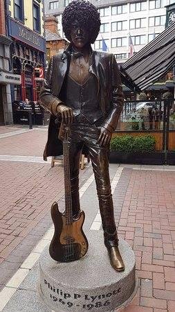 An Irish legend...appropriate ... Dublin...
"The Boys Are Back In Town" https://youtu.be/hQo1HIcSVtg
"Jailbreak" https://youtu.be/BRo3u04vY1E
"Whiskey In A Bottle" https://youtu.be/wyQ-tScuzwM 🙂