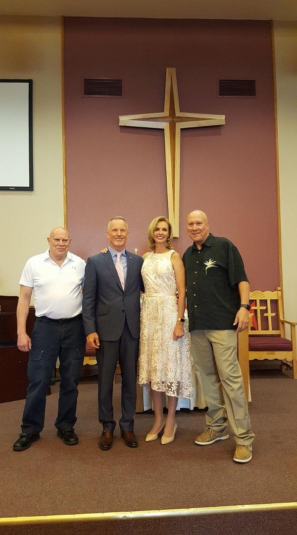 Alan and Alane are now married. Dennis and Len on outsides.