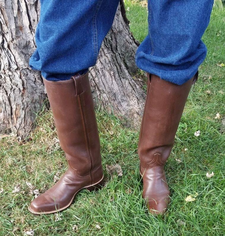 I promised a pic of me in my new Dustin Lauw "Festus Boots", so here it is.  I could not be happier!  Just got back from visiting our local "Greek Fest", and though I'm not Greek, I really enjoyed the food.  Walked quite a 