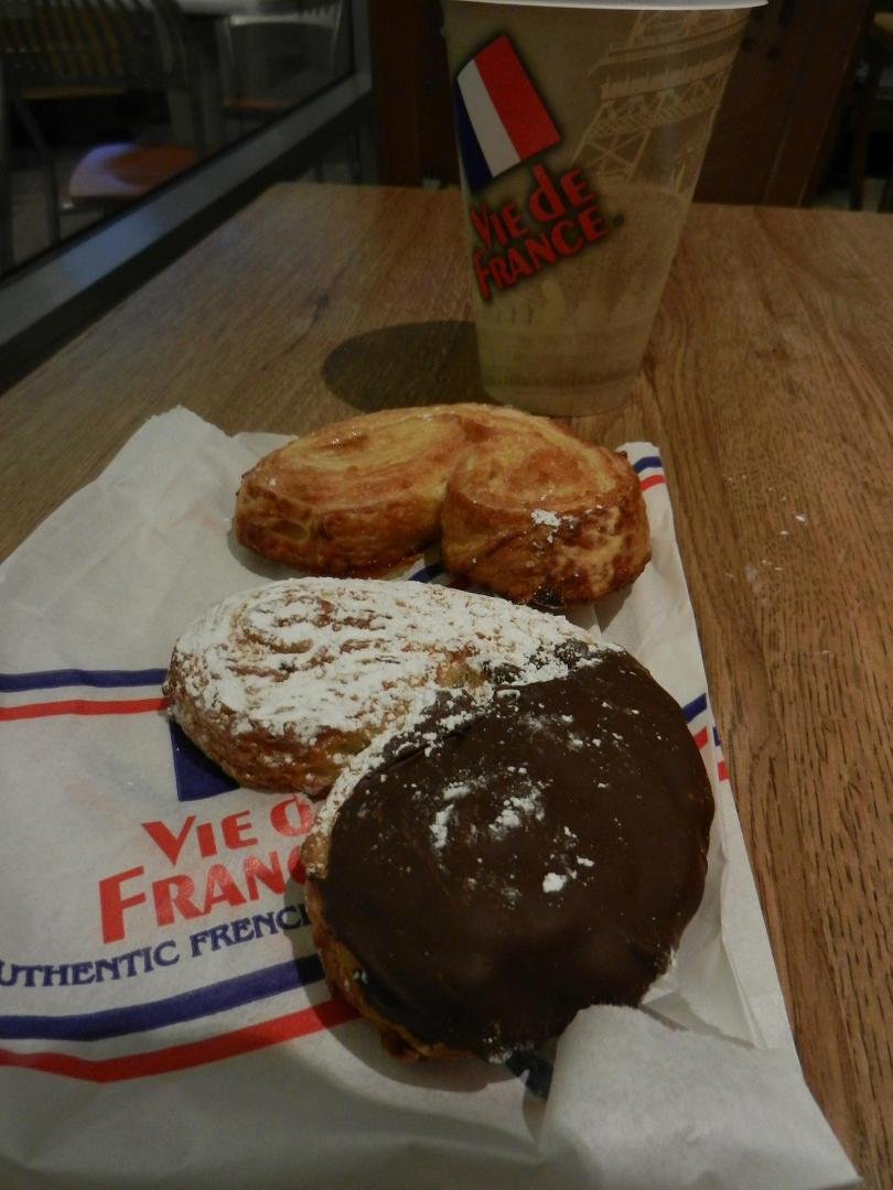 My friends, I...confess...and TESTIFY to my INIQUITY!! My WEAKNESS!! For YEARS YEARS and YEARS I have been consuming Palmiers -- good ones, baad ones, flaky ones, tasty wuns, large and small -- but in EVERY case they wuz Ne