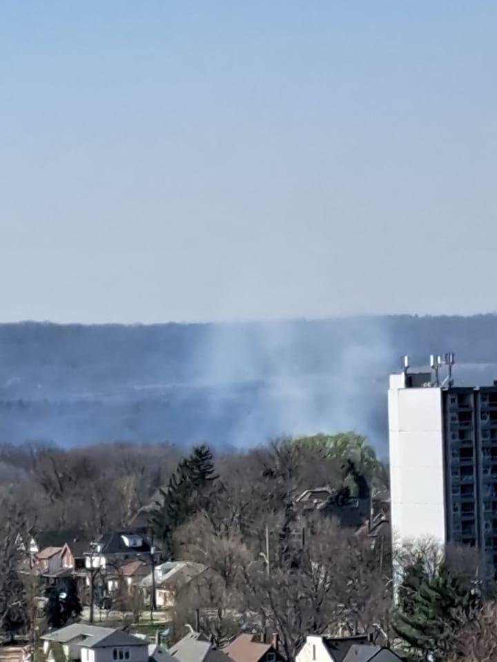 It's been extremely warm and extremely dry for over a week now. Saw this, looked at fire twitter and didn't hear the numerous fire trucks that would rush to the scene at Princess Point.
Called the fire department. Contro