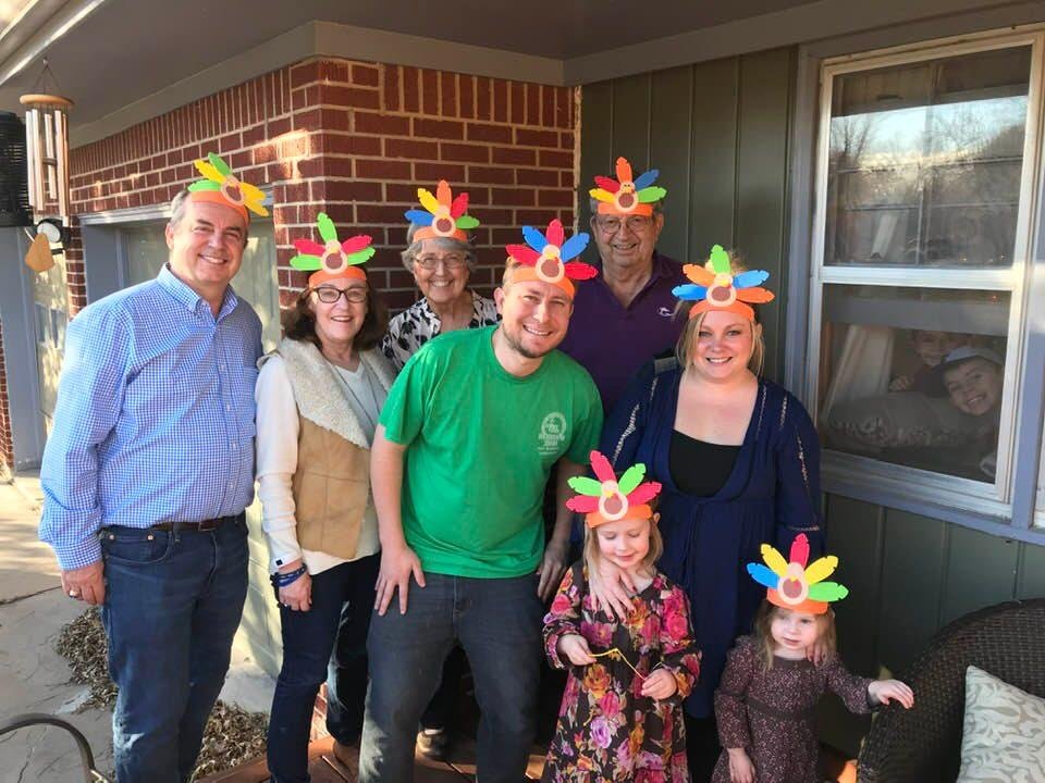 A classic pic from 4 years ago. The Roper clan looked like a bunch of turkeys!🦃Happy Thanksgiving 2021 to everyone!!