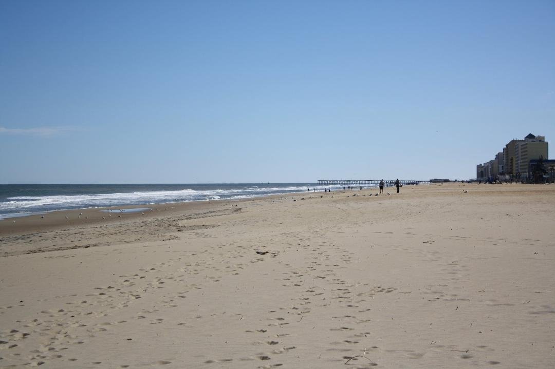 Well long weekend and had to get to the ocean. Went to Virginia Beach. It was too cold out to take my shoes off and walk on the beach in my bare feet. Oh well. Enjoy the pictures. Miss all of you!!