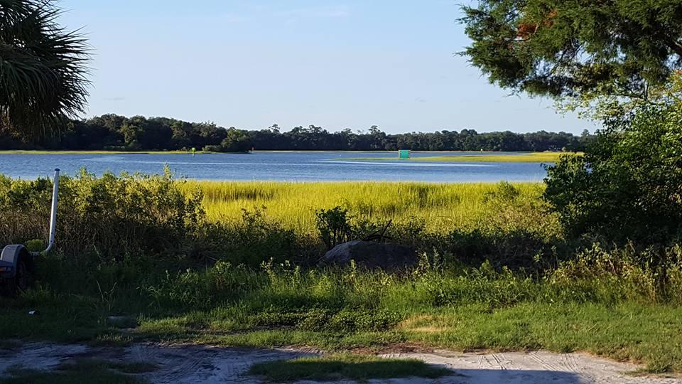 Savannah's lost William's Seafood and Johnny Harris. Two iconic places to eat in Savannah. Today, I visited another great old Savannah restaurant across the Thunderbolt bridge, Desposito's. Pound of boiled shrimp dumped on