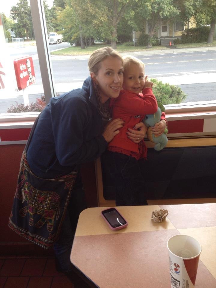 Having lunch with Elizabeth and kaleb at KFC .