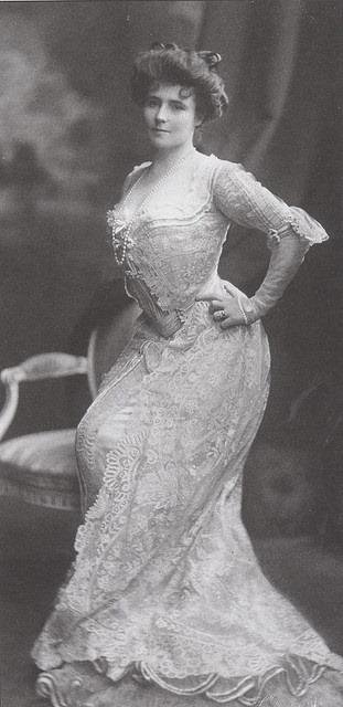 The ideal female form in 1920