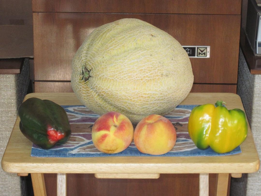 Monster LOUPE !!!
This morning at Farmer's Mkt, one of my favorite vendors who I buy maters, cukes and cantaloupes from, had a ton of the biggest loupes I've ever seen ! Must be peak of season... Was same $4 price whether