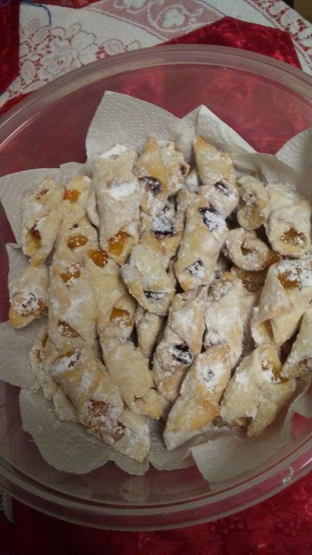 Now feeling a little more in the Christmas mood.Got a batch of my Mom's Kolatche cookies done.Wouldnt be the same without them.