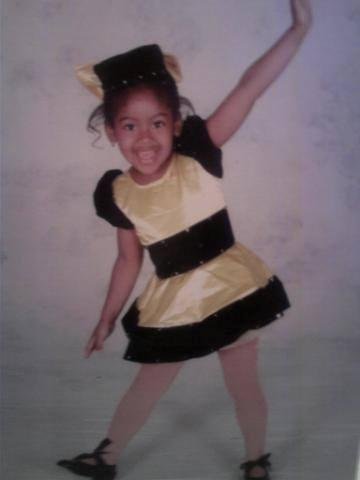And look at my other baby, isn't she so cute, look just like her Uncle Larohn Keith Allen, my babies WHYYYYYY?