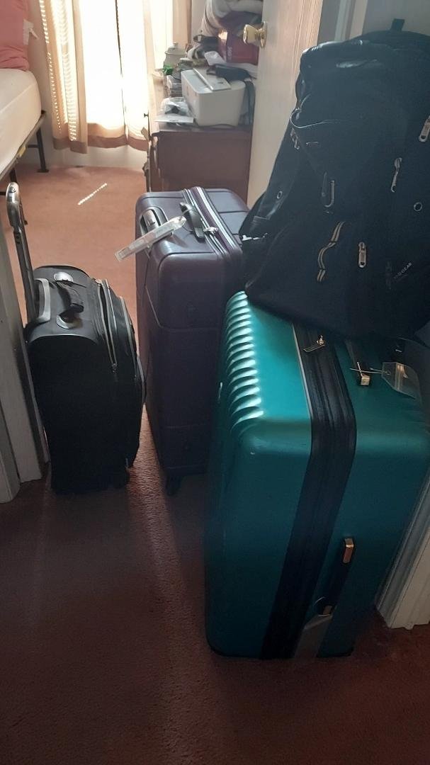 Okay just putting the last four bags in the car with the other two do you all think that's too many for a 3-day Cruise maybe I should repack