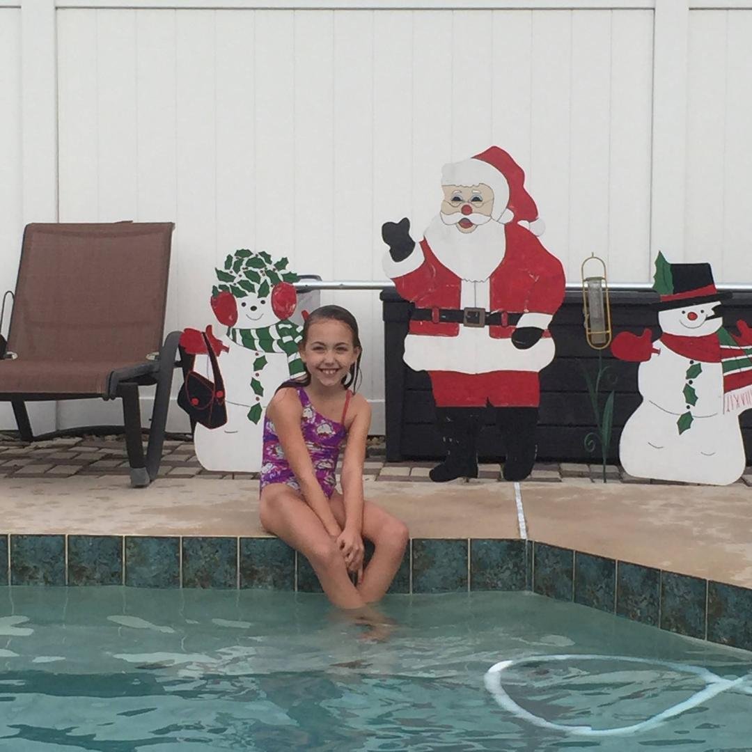 Hayleigh says Merry Christmas from Florida
