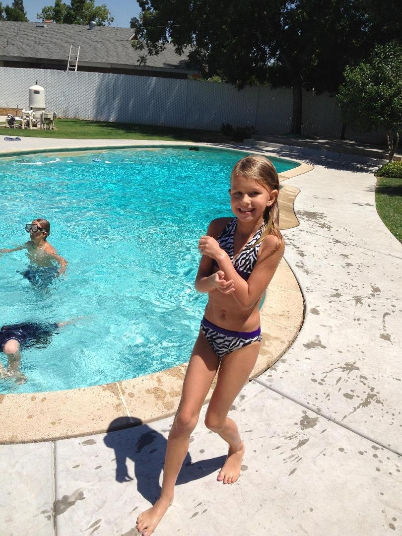 Swimming at Lauryns !
Goodbye lazy summer days we r off to school!!!