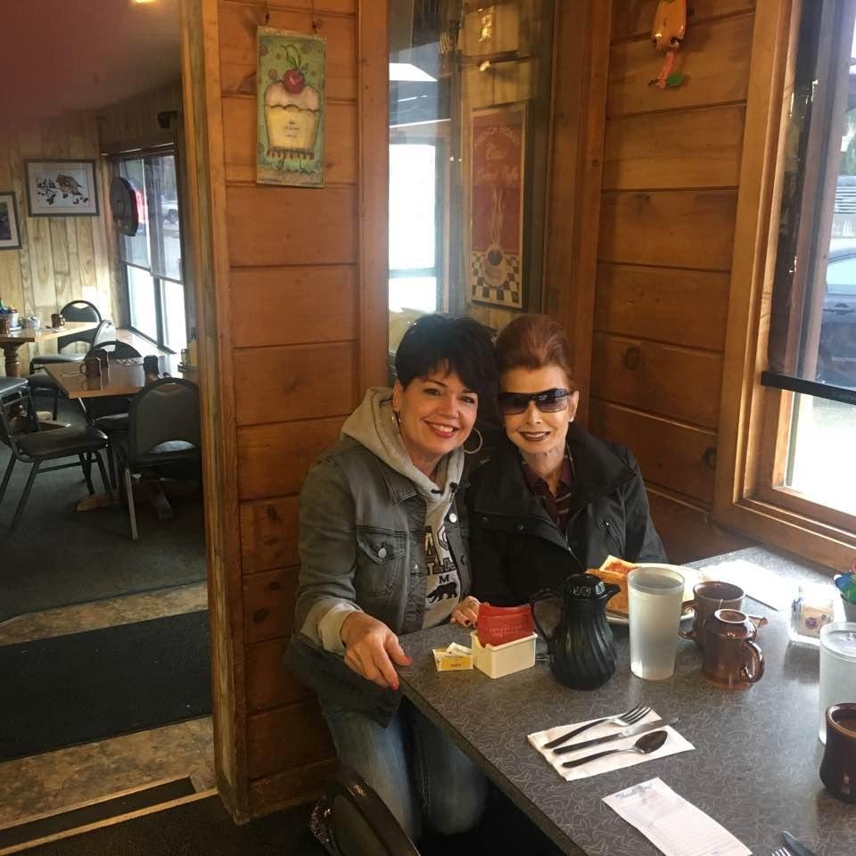 Judy's Cafe with my mom. Great egg white omelette with super fresh veggies👍Love our local restaurants! 😊
