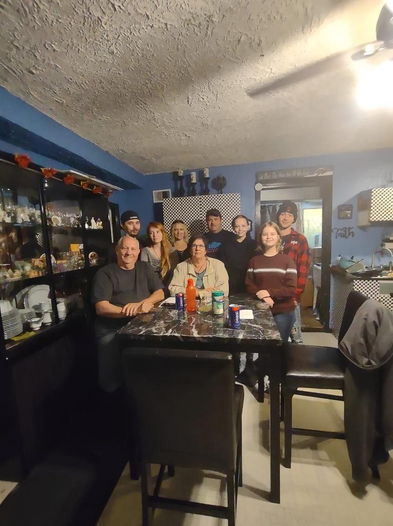 I am taking this picture,Jenn's side all here for dinner and visiting with my brother and wife Loretta, first cross country trip since 1998.been a great week
