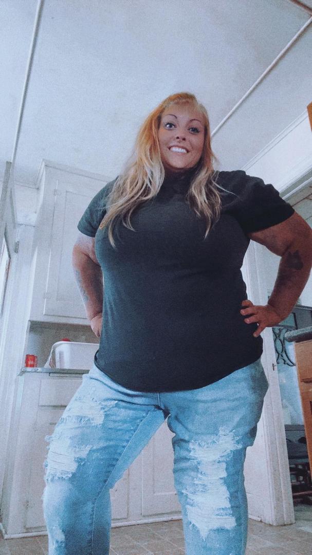 Nobody knows this but I’ve been trying to get weight off for awhile now it’s not easy trying to even cut creamer out of my coffee it’s been hard lol sugars pasta its not easy giving up the things I love , food has always b
