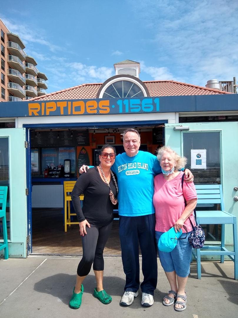 We had a delicious lunch at Riptides on the Long Beach boardwalk today.