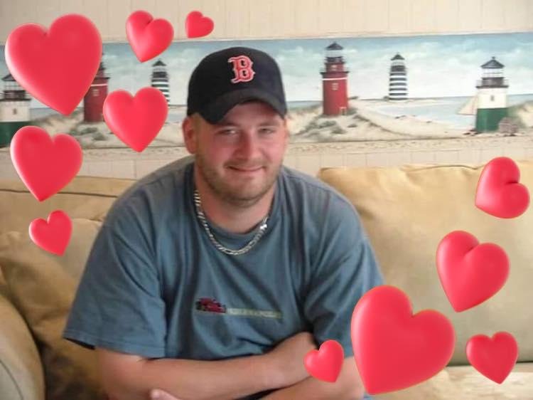 This is Kevin our youngest son who past away 11/11/2008. He is missed and always be love. Merry Christmas Kevin in Heaven !!🎅🏻